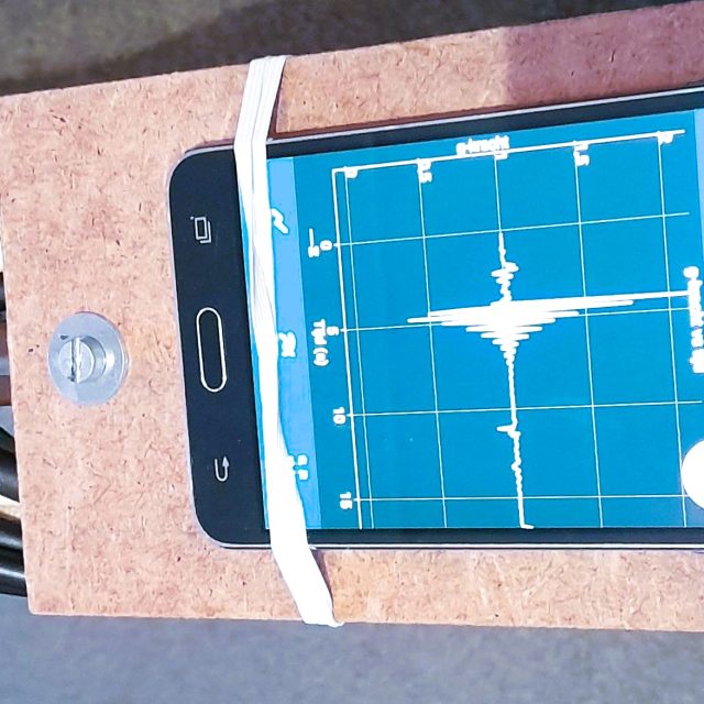 Studying the damping in a cable pack supported by a steel tray, using a smartphone Studying the damping in a cable pack supported by a steel tray, using a smartphone